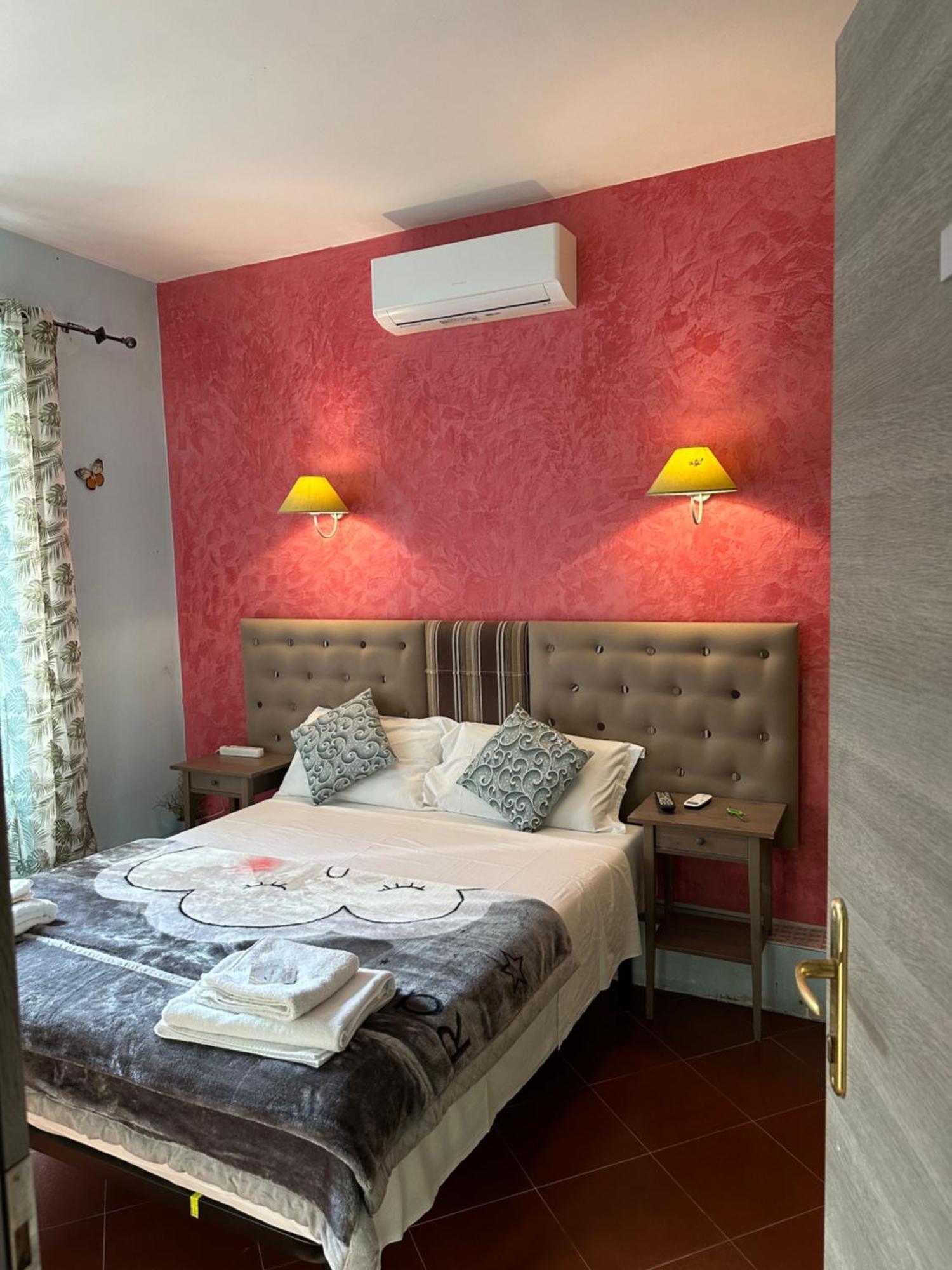 רומא Signor Suite Colosseo מראה חיצוני תמונה